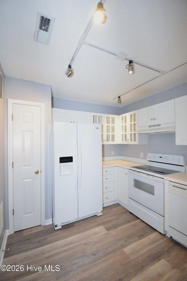 1100 Turtle Creek Rd #F - Photo 5 of 24