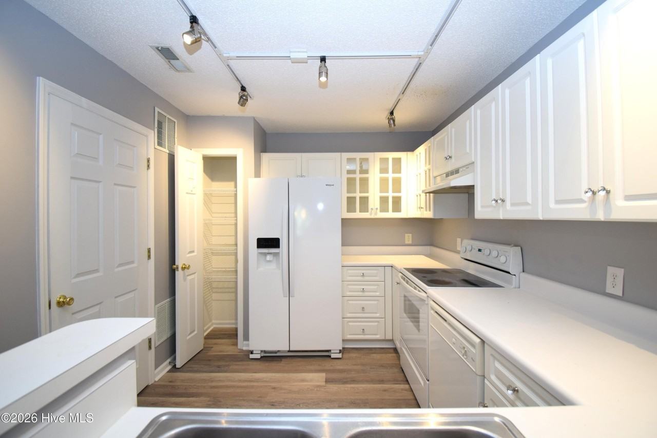 1100 Turtle Creek Rd #F - Photo 6 of 24