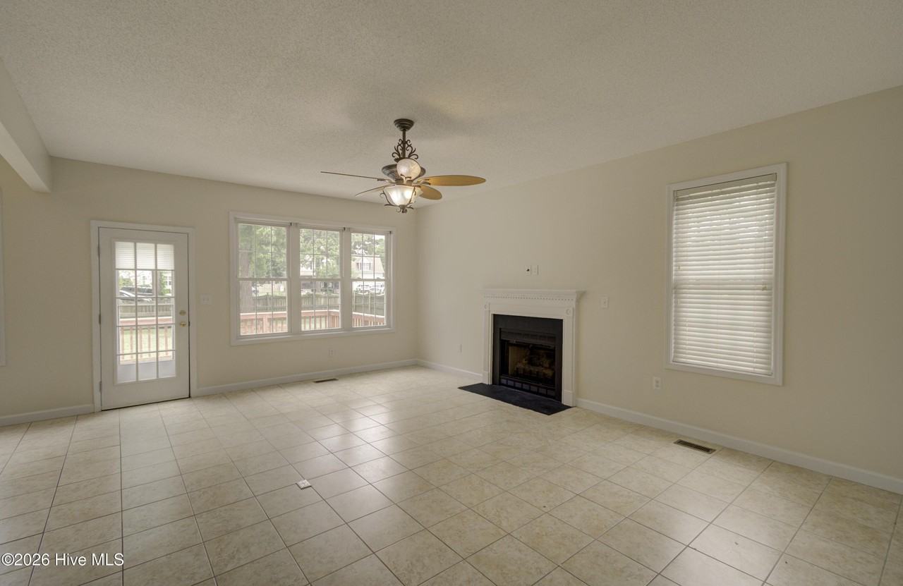 318 Osprey Point Dr - Photo 4 of 45
