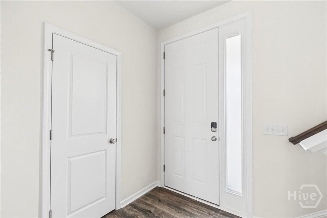 33 Southern Way - Photo 3 of 42