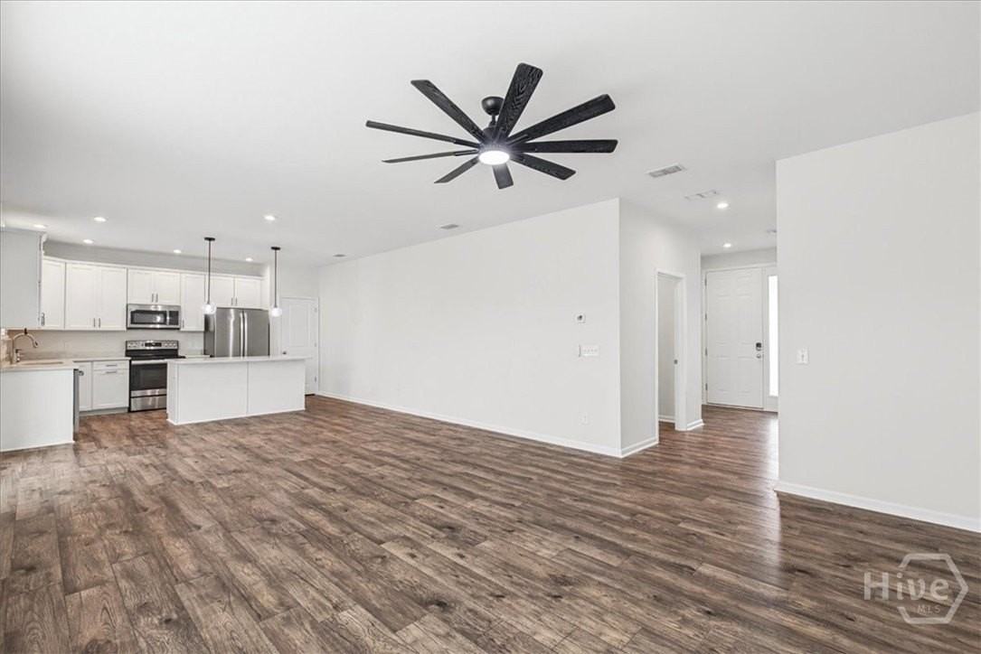 33 Southern Way - Photo 7 of 42