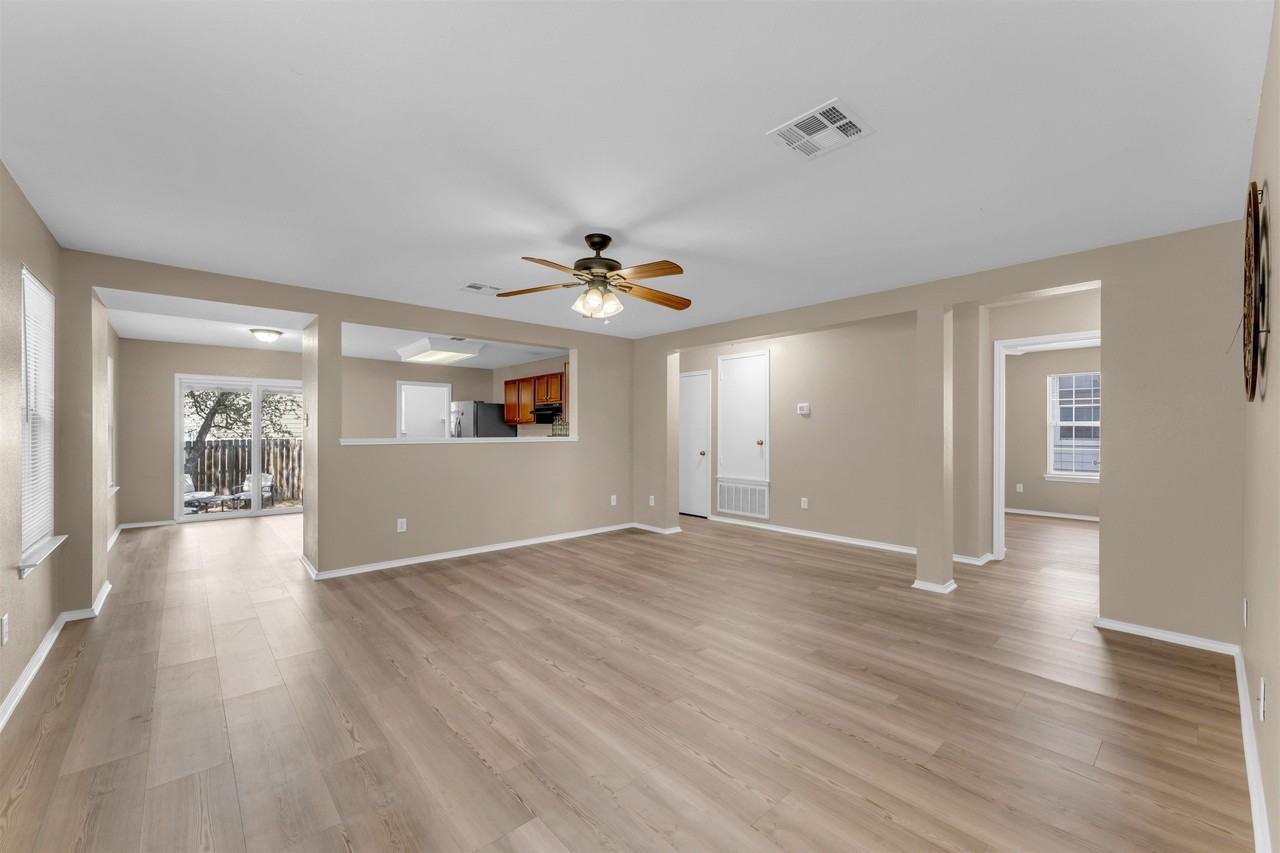 105 E Wildflower Blvd - Photo 4 of 27