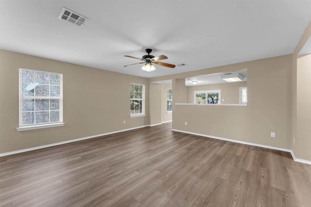105 E Wildflower Blvd - Photo 5 of 27