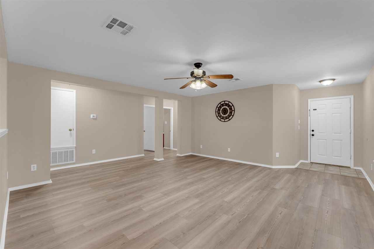 105 E Wildflower Blvd - Photo 6 of 27