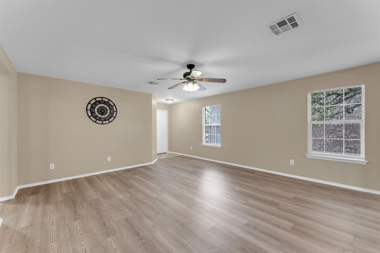 105 E Wildflower Blvd - Photo 7 of 27
