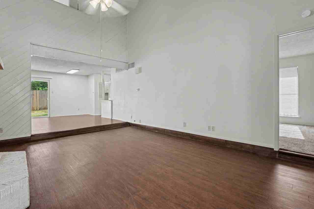 3309 74th St #B - Photo 4 of 22