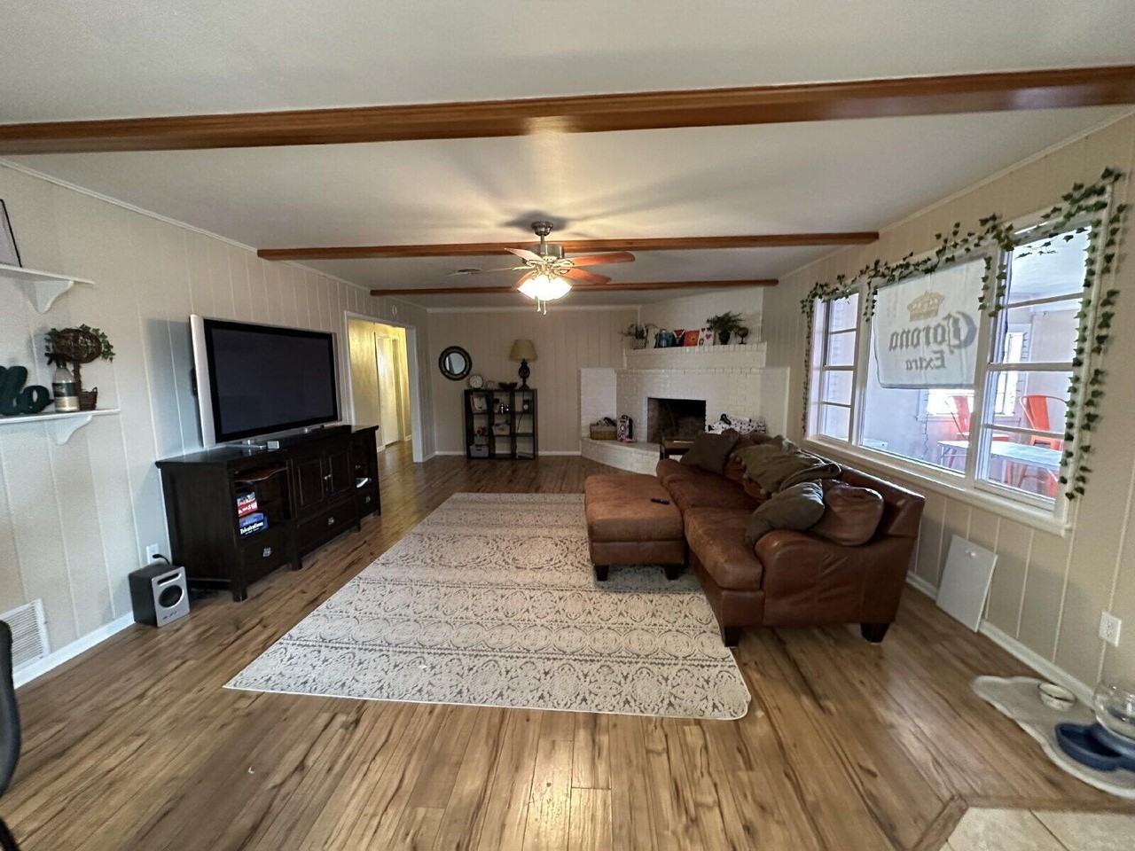 3011 55th St - Photo 2 of 25