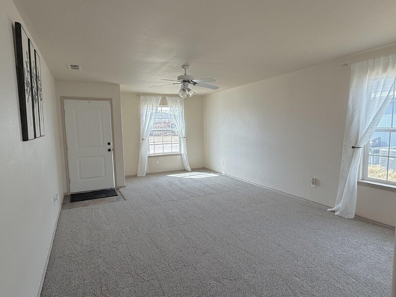 8909 Temple Ave - Photo 4 of 13