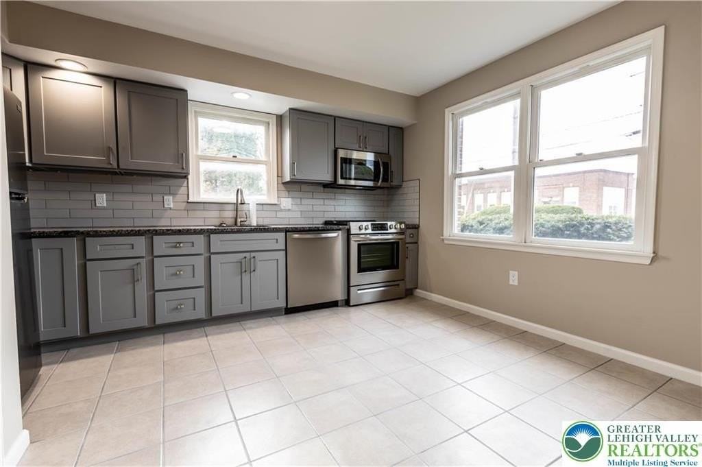 4074 Winfield Ter - Photo 7 of 21