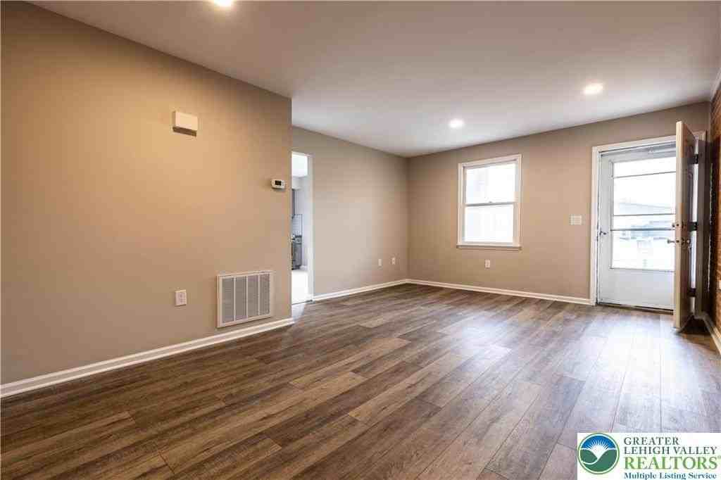 4070 Winfield Ter - Photo 6 of 21