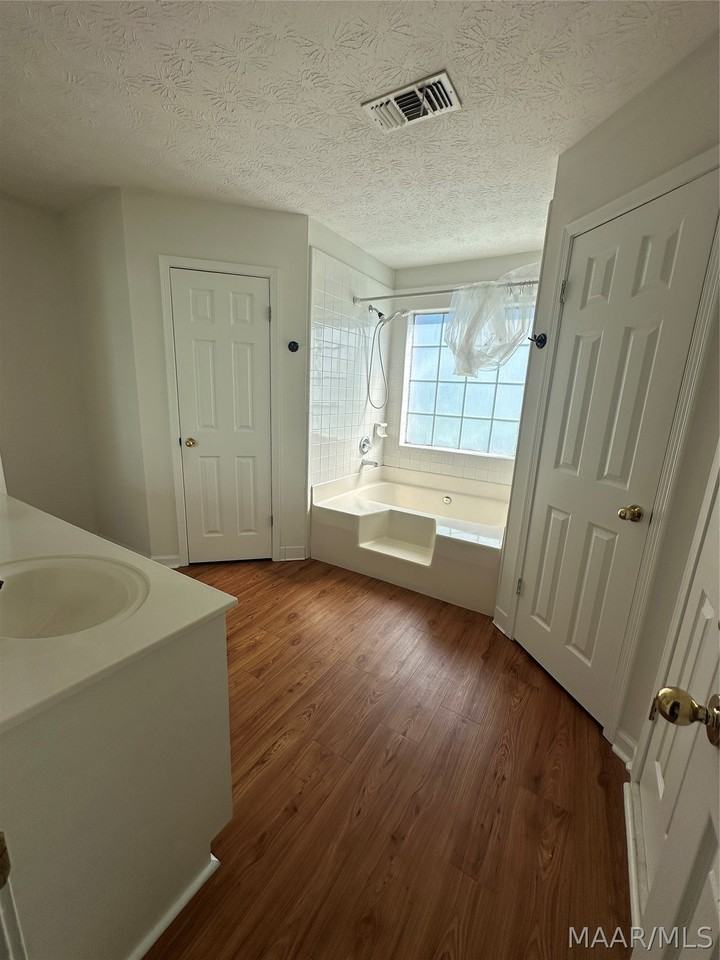 491 Greystone Way - Photo 5 of 12