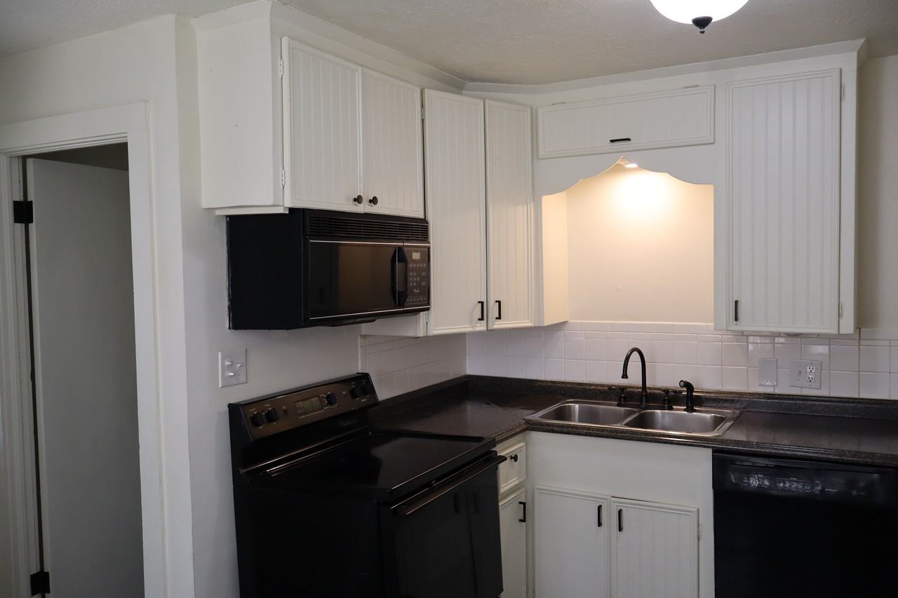 1064 S Thelma Ave #1 - Photo 5 of 7