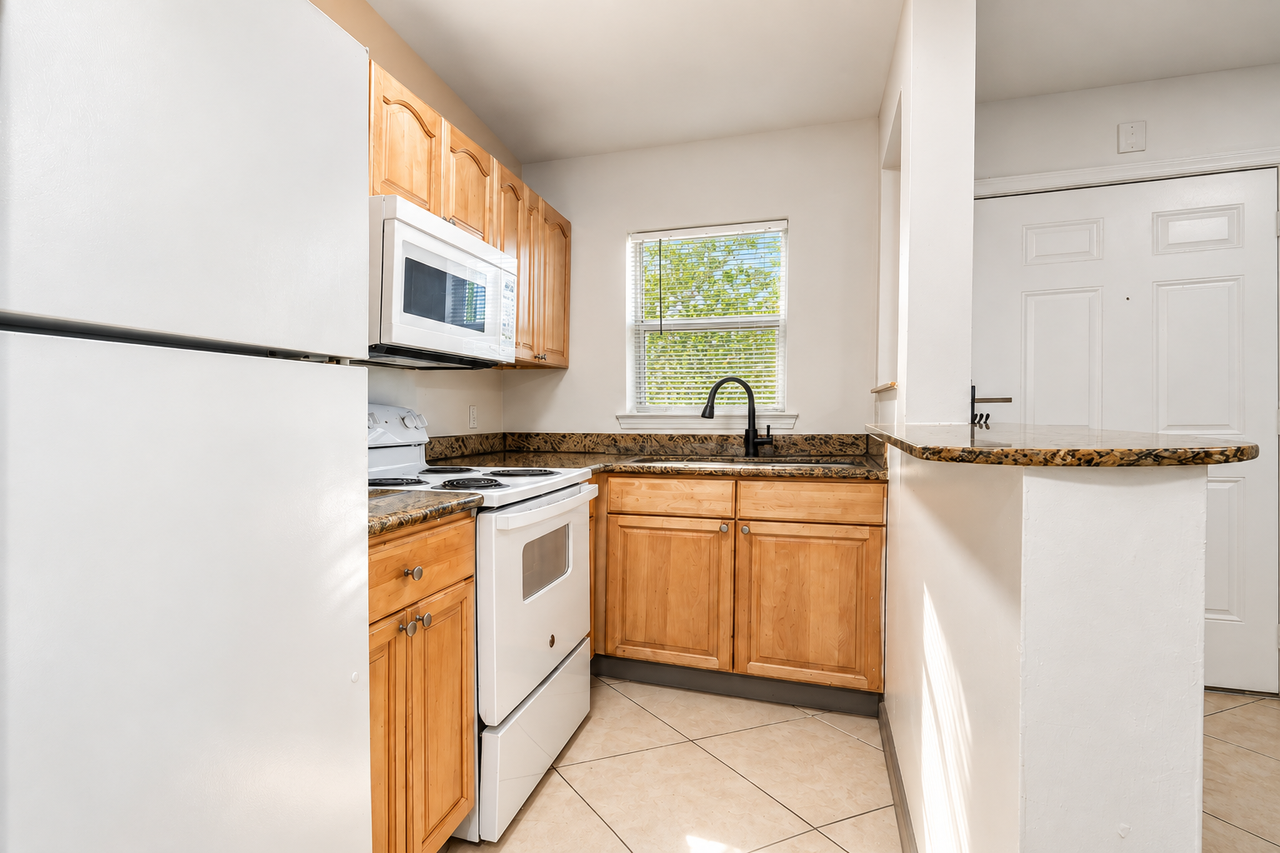 902 Se 1st St #902-24 - Photo 4 of 29