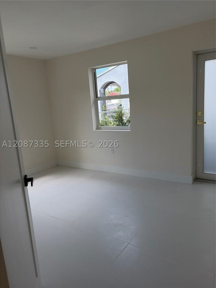 2315 Nw 3rd St - Photo 2 of 15