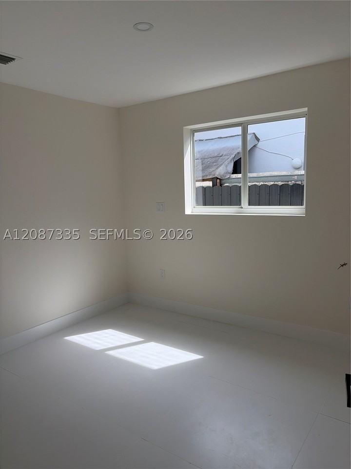 2315 Nw 3rd St - Photo 4 of 15