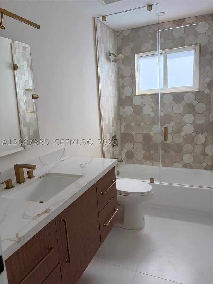 2315 Nw 3rd St - Photo 5 of 15