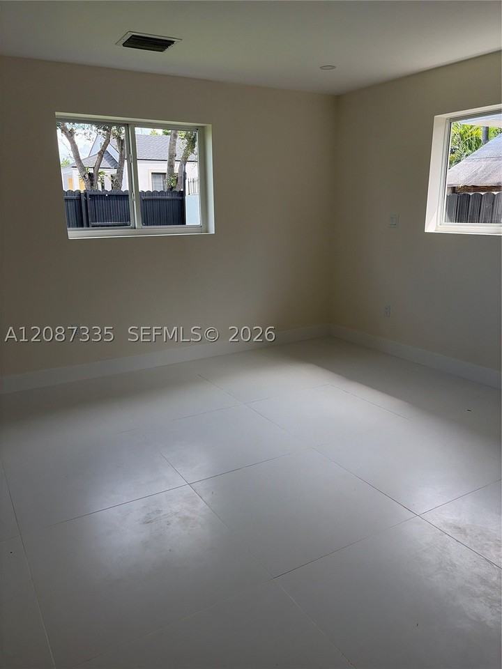 2315 Nw 3rd St - Photo 7 of 15