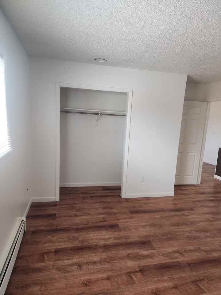 1402 Glenwood Ave - Photo 2 of 7