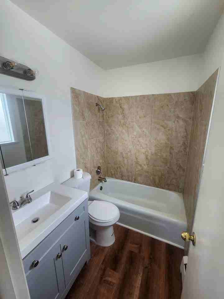 1402 Glenwood Ave - Photo 3 of 7