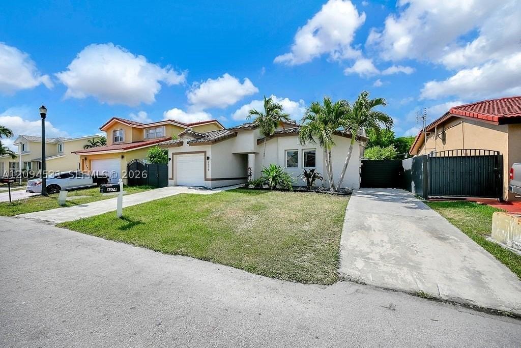 8574 Sw 211th Ter - Photo 3 of 50