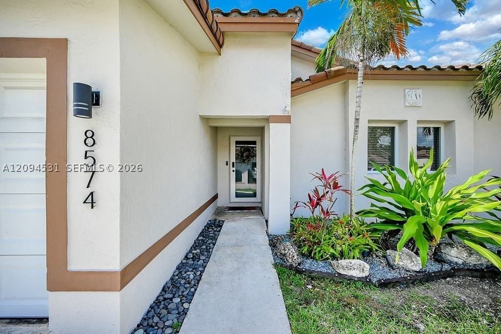 8574 Sw 211th Ter - Photo 5 of 50