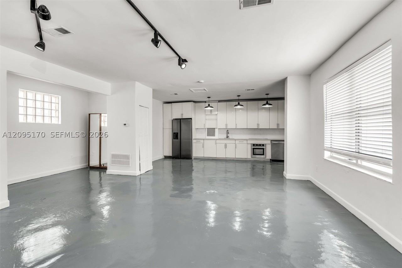 817 Washington Ave #A - Photo 2 of 19