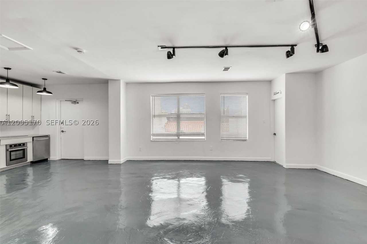 817 Washington Ave #A - Photo 4 of 19