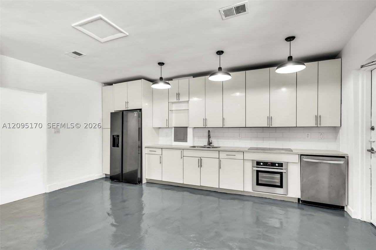 817 Washington Ave #A - Photo 6 of 19