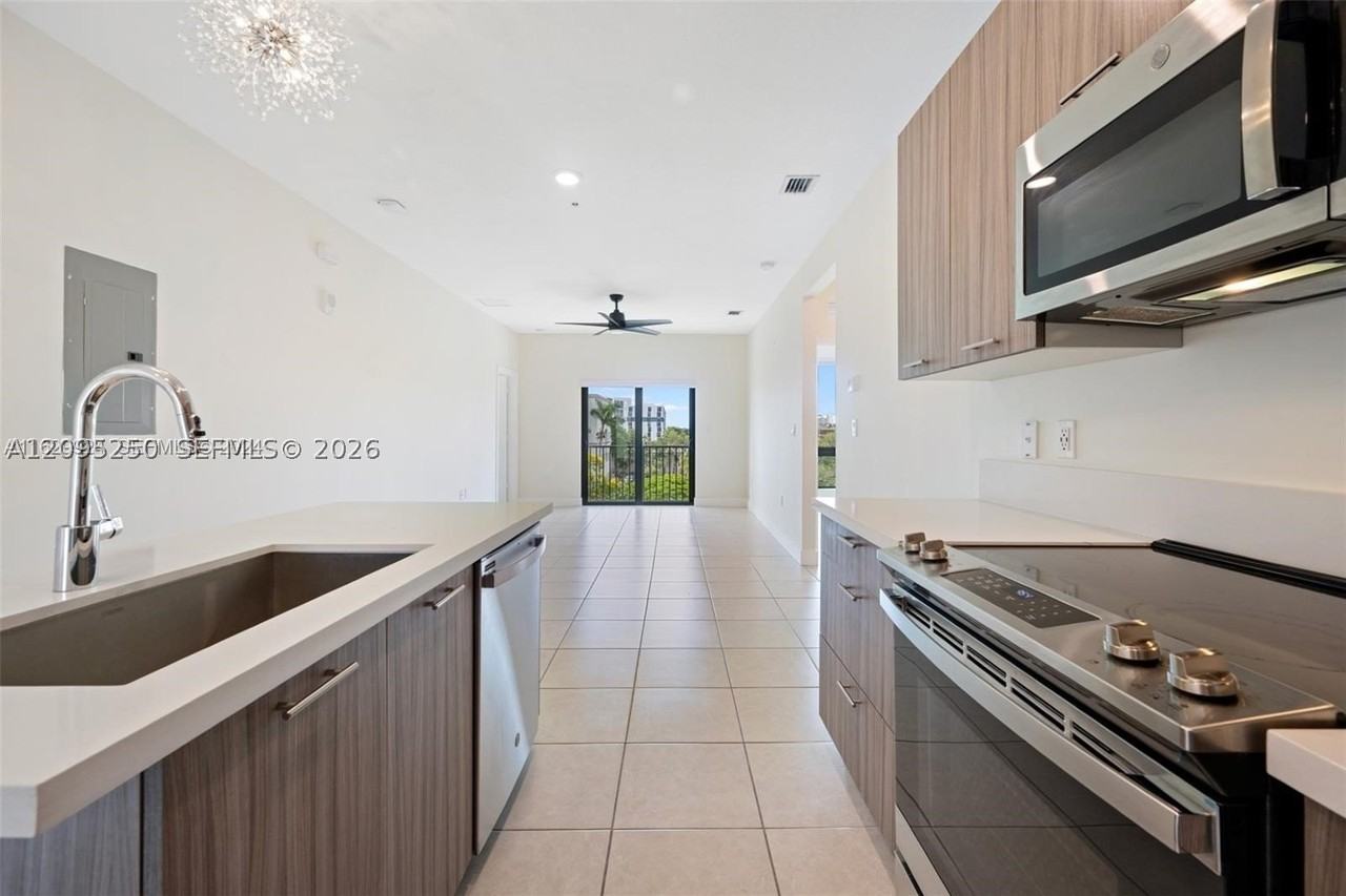 8301 Nw 41st St #B401 - Photo 3 of 10