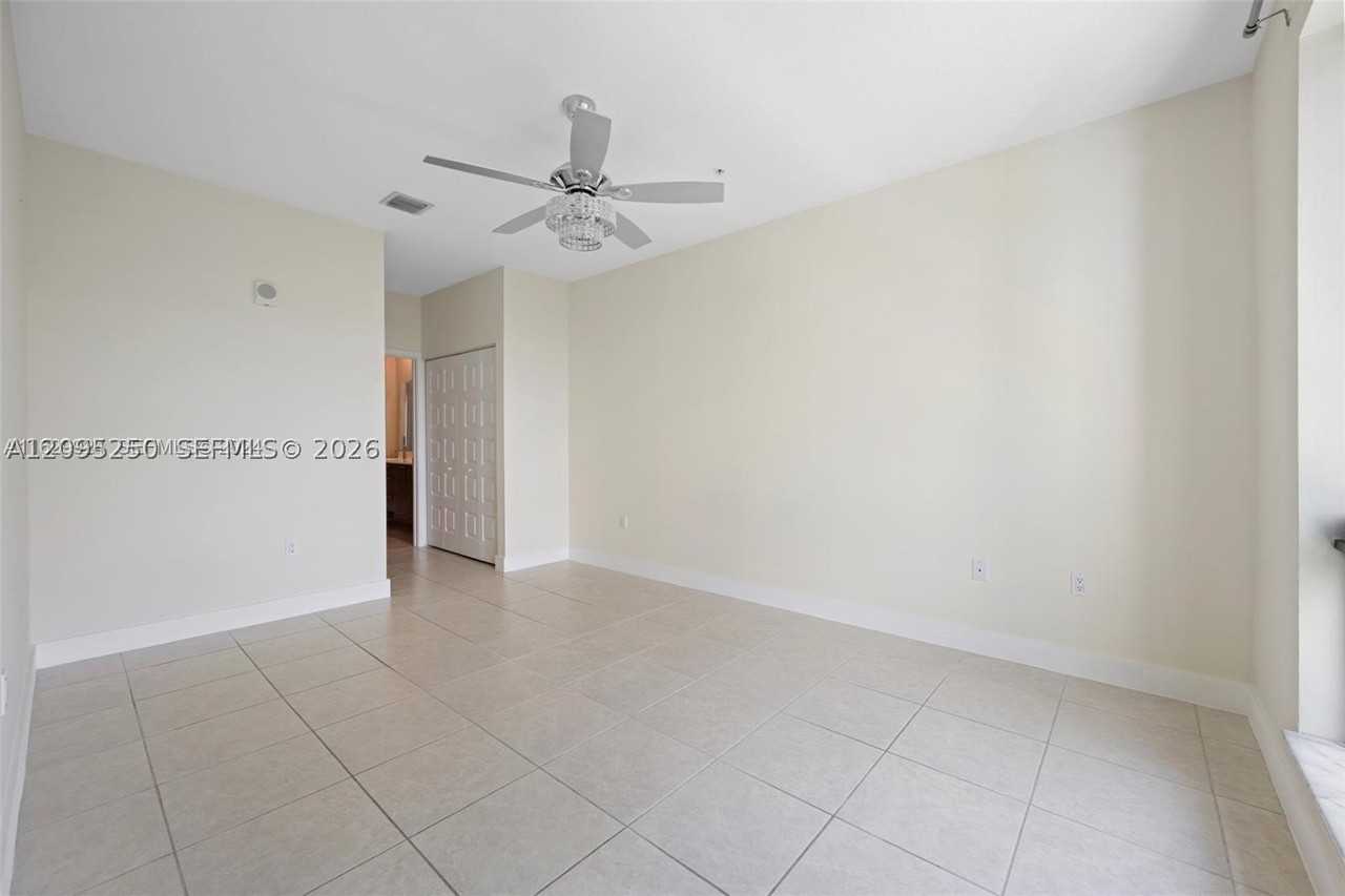 8301 Nw 41st St #B401 - Photo 4 of 10