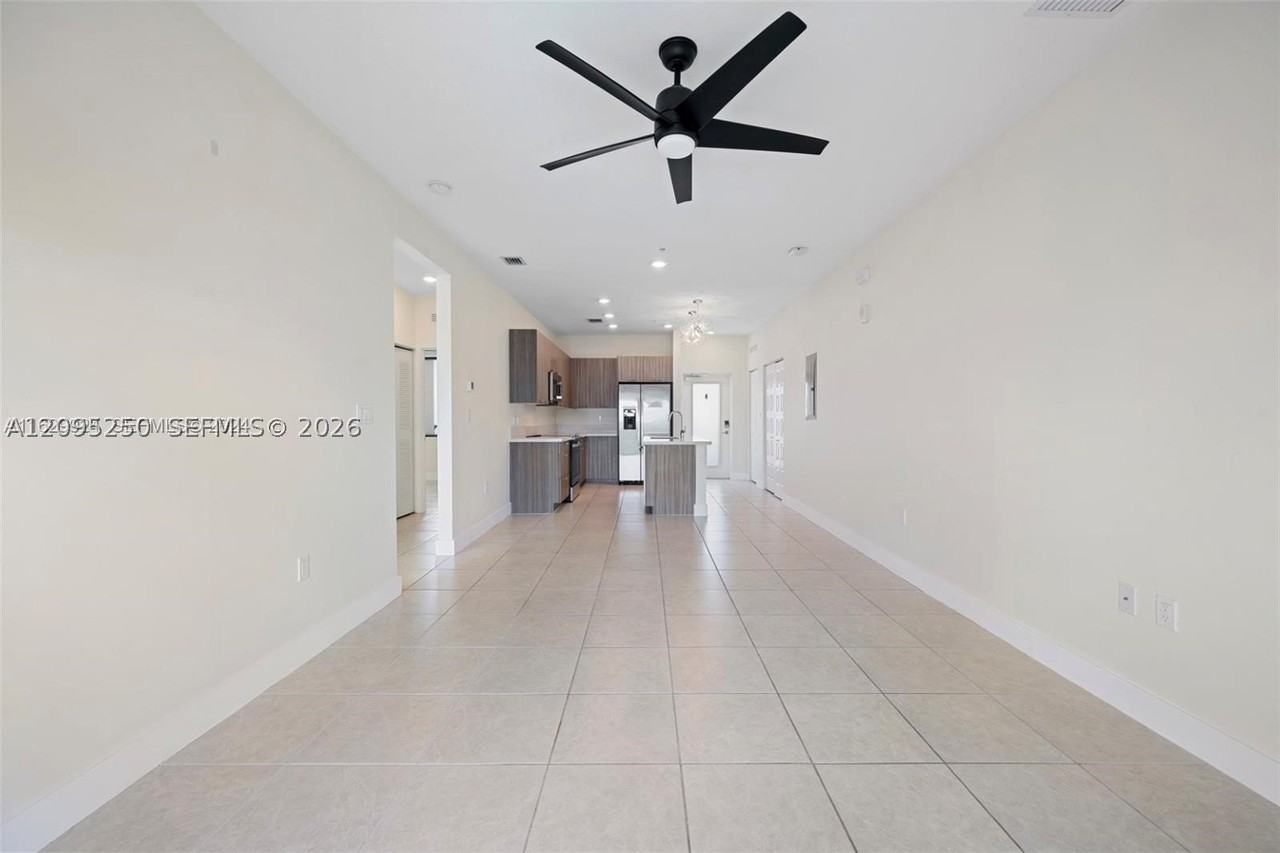 8301 Nw 41st St #B401 - Photo 5 of 10