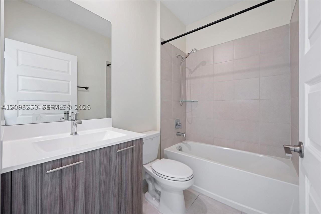 8301 Nw 41st St #B401 - Photo 6 of 10