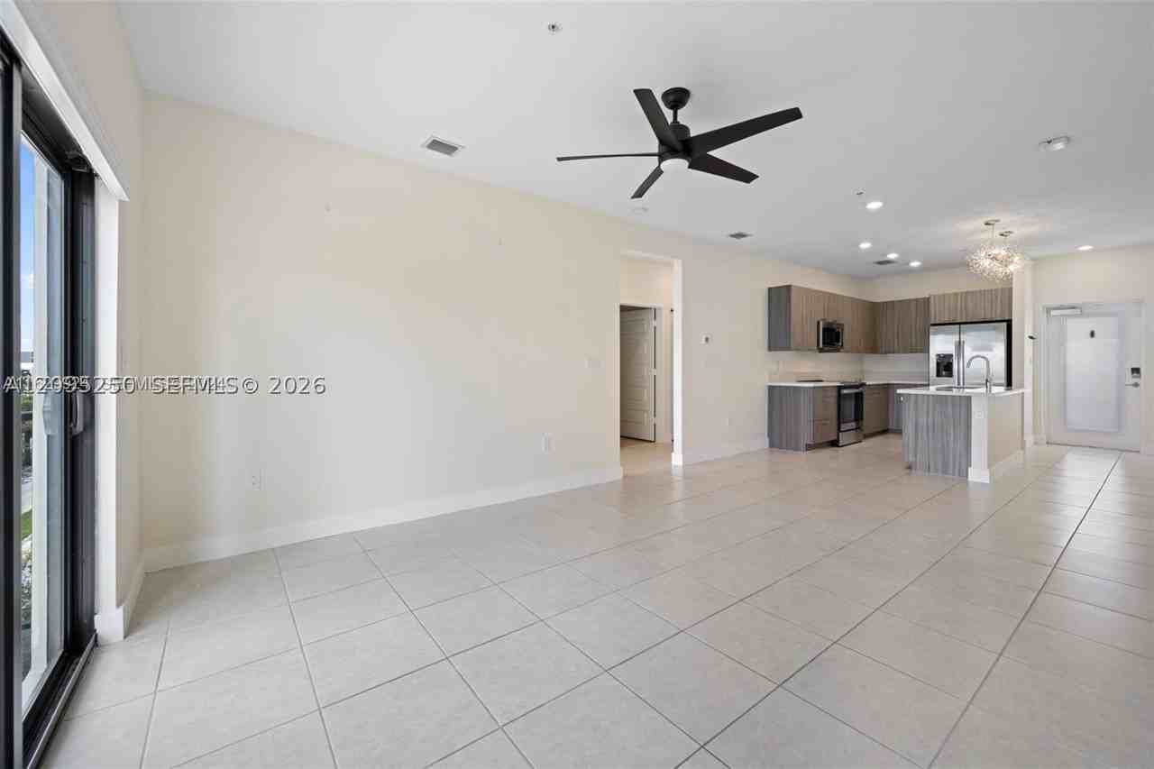 8301 Nw 41st St #B401 - Photo 7 of 10
