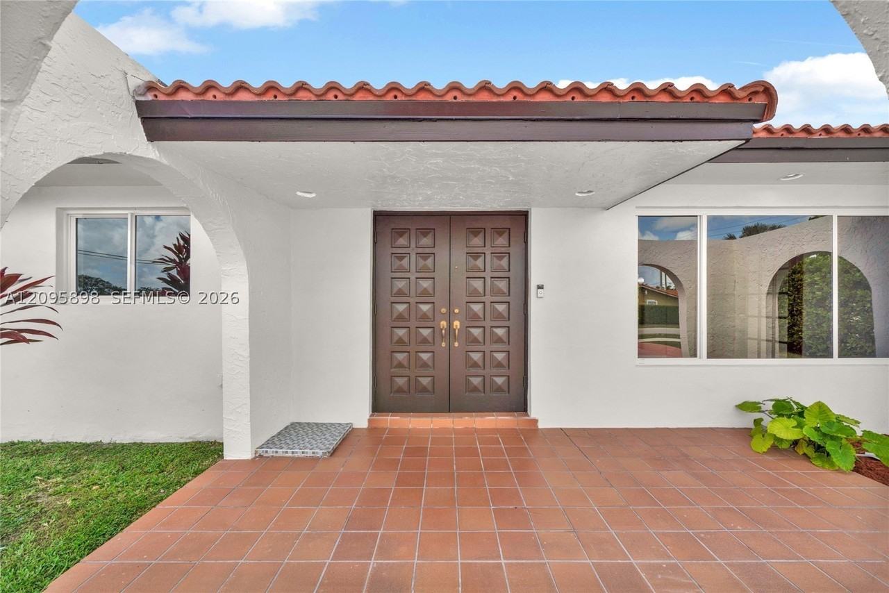 2610 Sw 108th Ave - Photo 3 of 20