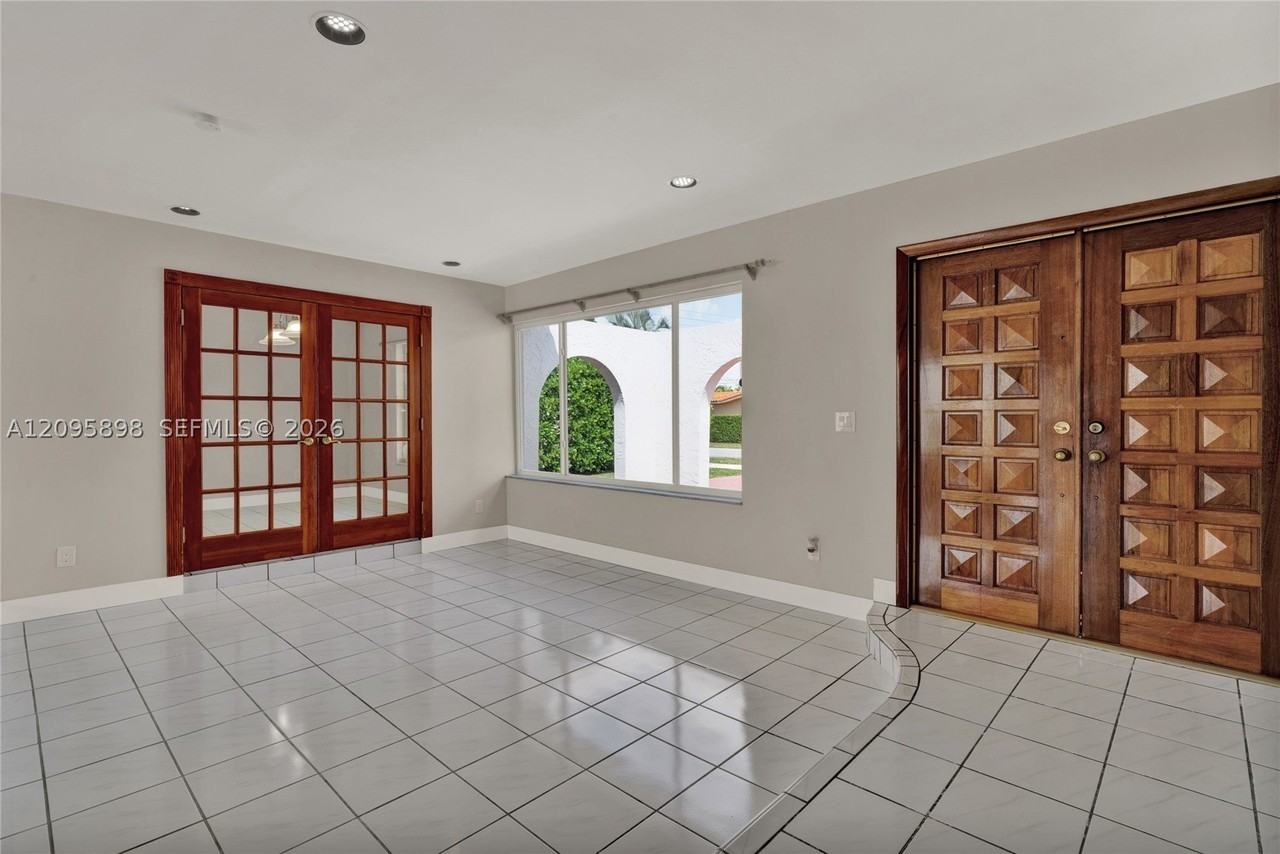 2610 Sw 108th Ave - Photo 4 of 20