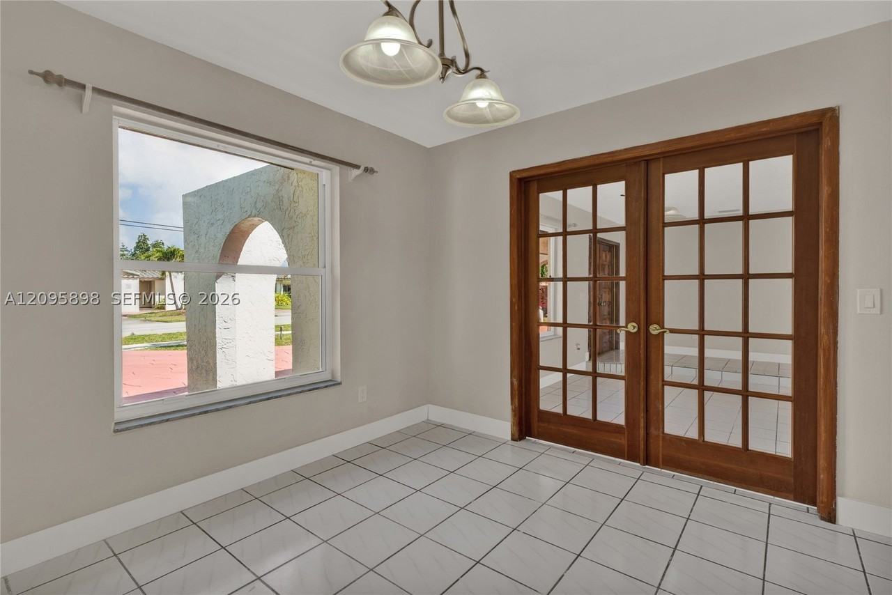 2610 Sw 108th Ave - Photo 5 of 20