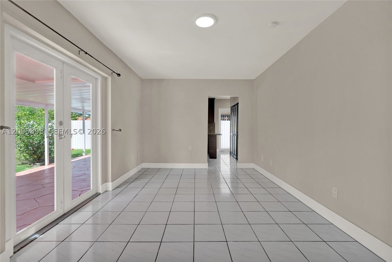 2610 Sw 108th Ave - Photo 6 of 20