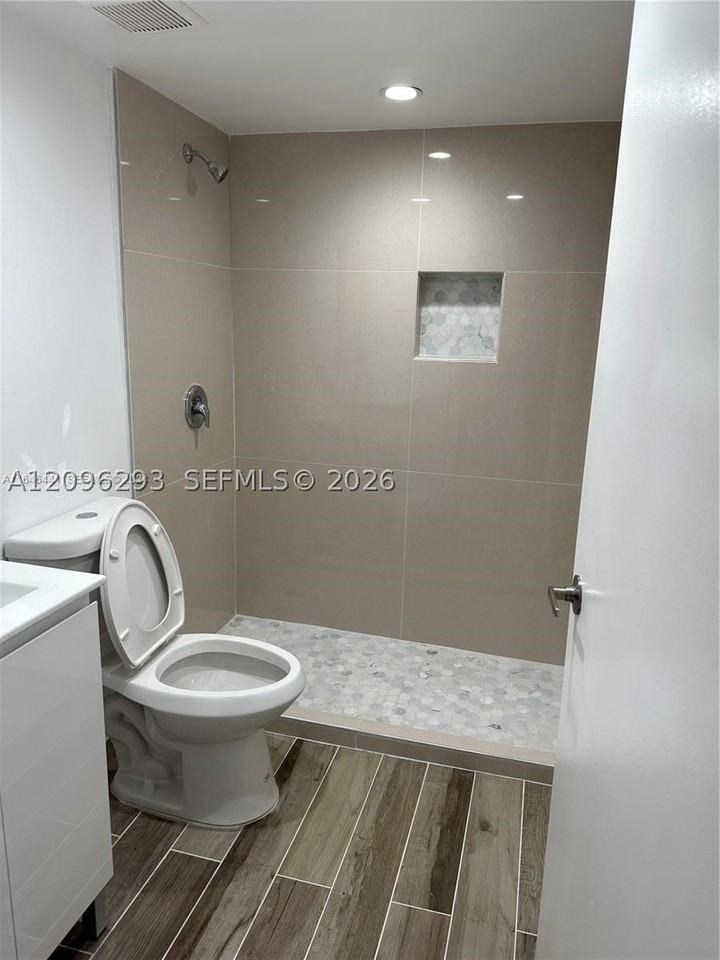 7020 Nw 179th St #112 - Photo 5 of 6