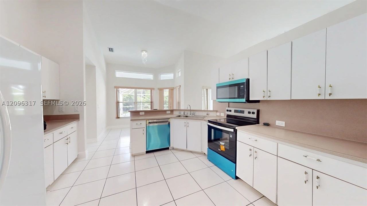 4610 Nw 100th Way #4610 - Photo 4 of 31