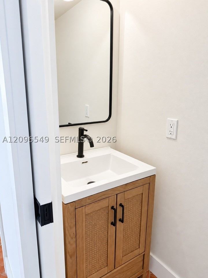 6850 Sw 45th Ln #3 - Photo 3 of 8