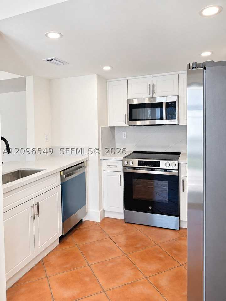 6850 Sw 45th Ln #3 - Photo 4 of 8