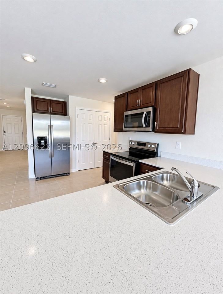 9018 S Castle Cir - Photo 3 of 12