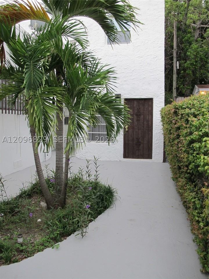 926 Sw 10th Ave #A
