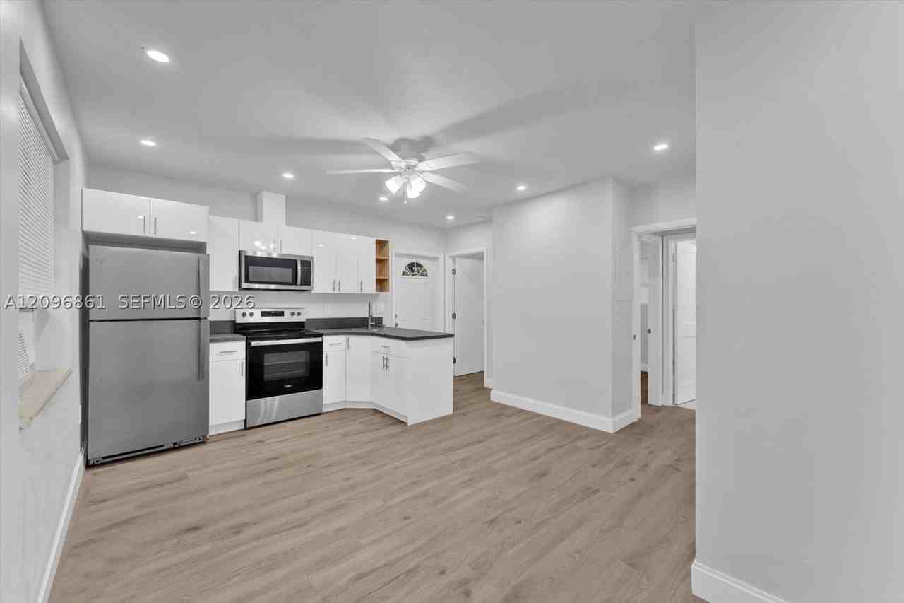 557 Ne 63rd St #2 - Photo 3 of 12