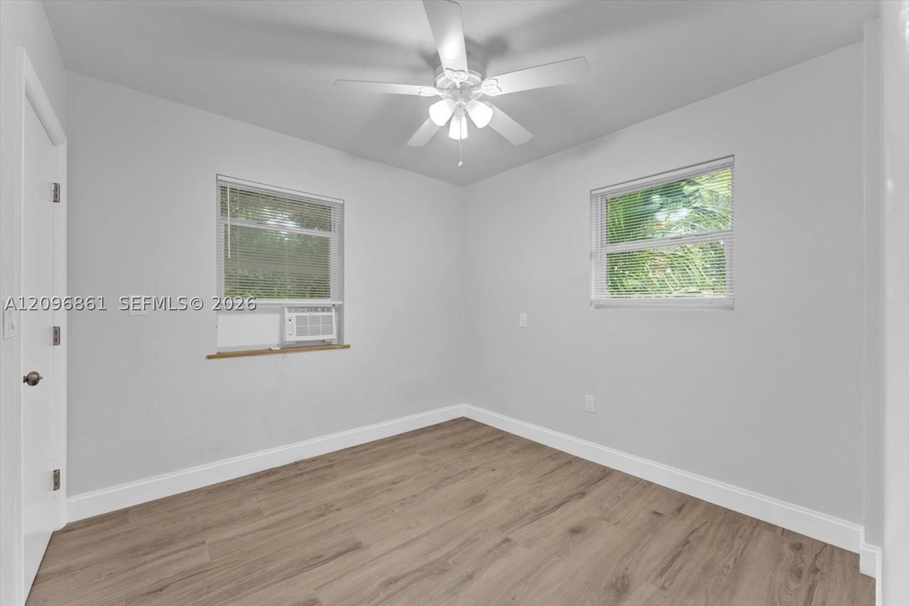 557 Ne 63rd St #2 - Photo 6 of 12