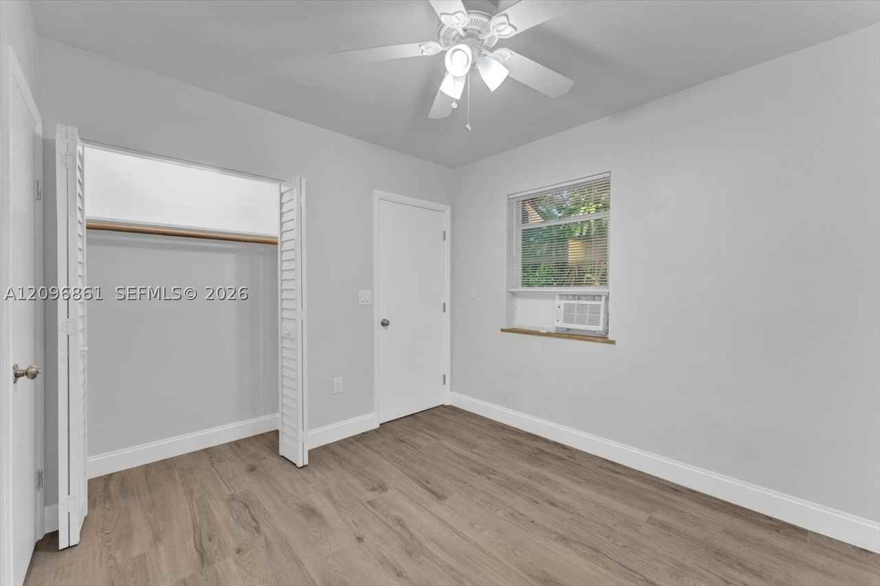 557 Ne 63rd St #2 - Photo 7 of 12
