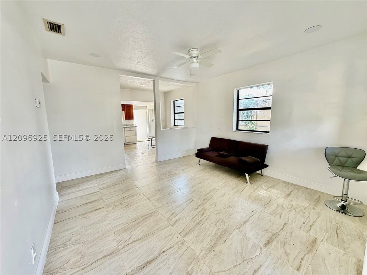 2542 Taft St - Photo 7 of 26
