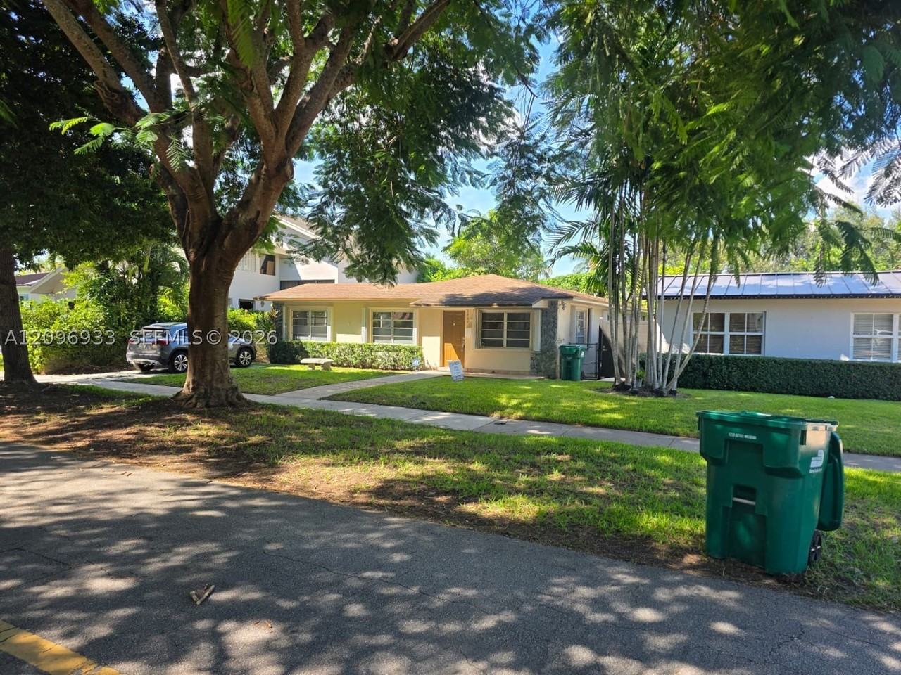 5869 Sw 34th St - Photo 2 of 36