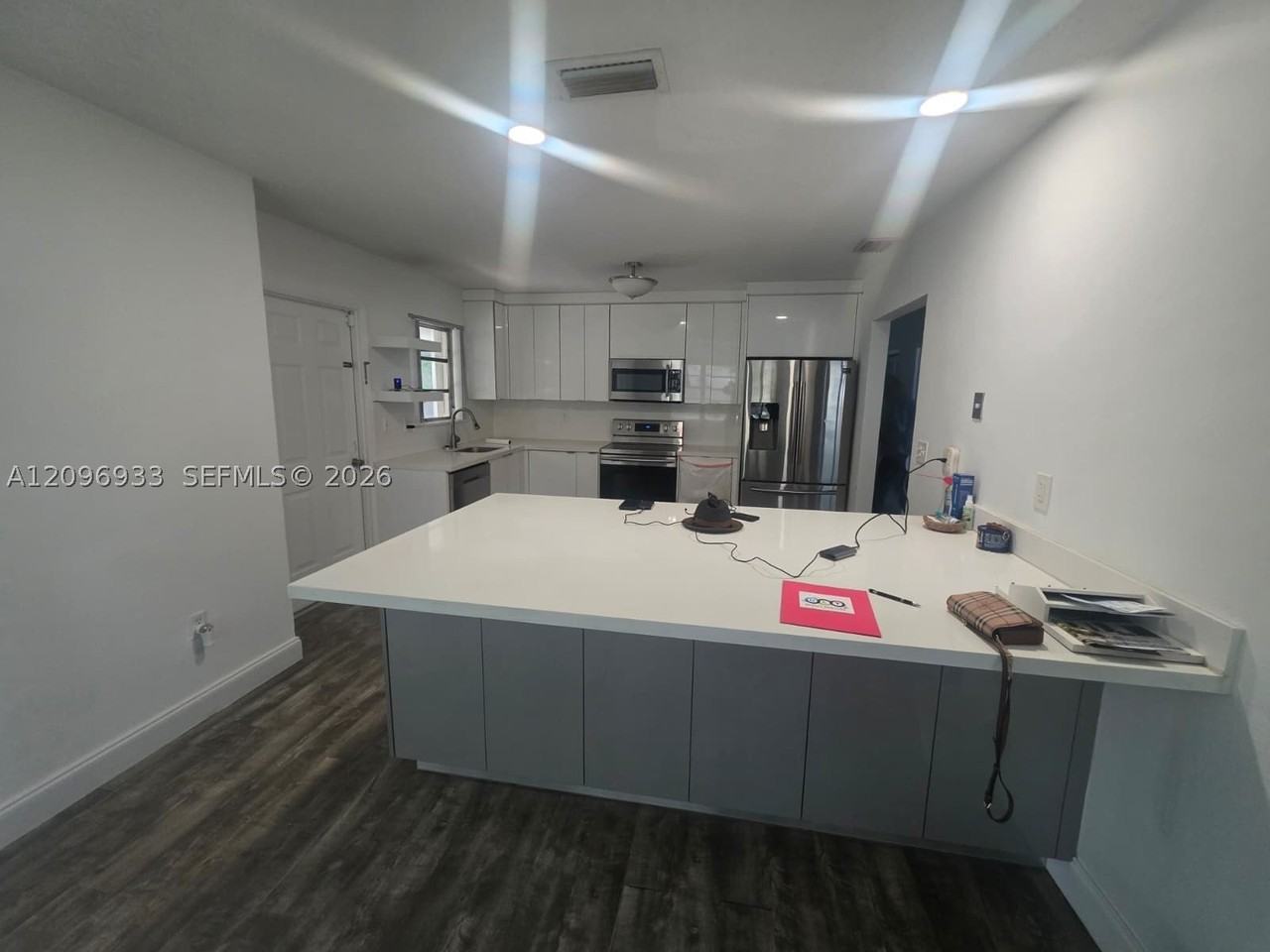 5869 Sw 34th St - Photo 4 of 36