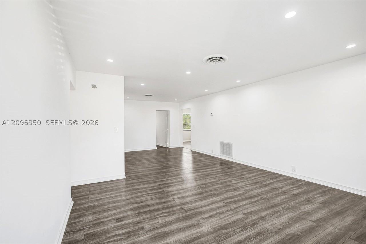 9105 Little River Dr - Photo 4 of 25